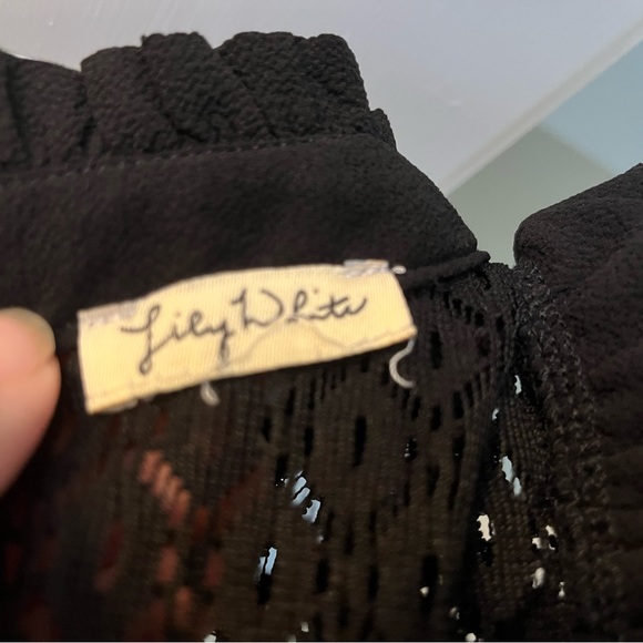 Beautiful comfy black top. Lilly wise - Picture 4 of 5